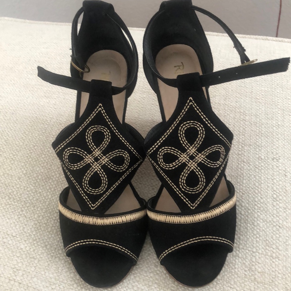 Exotic black and gold wedges with wooden base